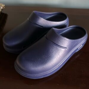 Oofos ladies clogs